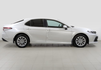 Подержанный автомобиль Toyota Camry Sedan 2021 года (4 фото)