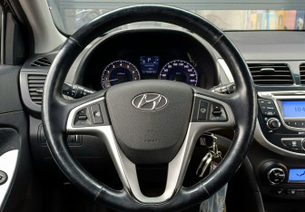 Подержанный автомобиль Hyundai Solaris Hatchback 2013 года (12 фото)
