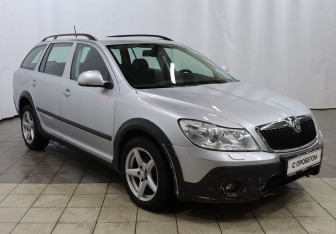Подержанный автомобиль Skoda Octavia Wagon 2012 года (3 фото)