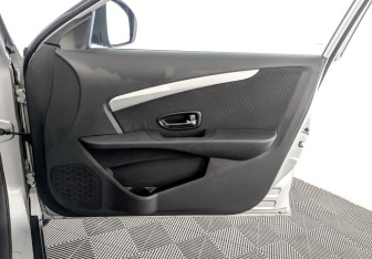 Подержанный автомобиль Nissan Almera Sedan 2013 года (24 фото)