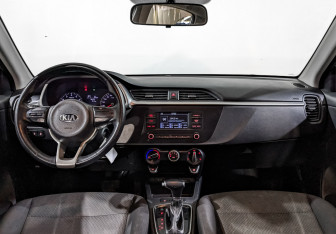 Подержанный автомобиль Kia Rio Hatchback 2021 года (12 фото)