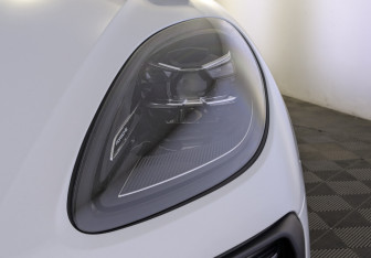 Подержанный автомобиль Porsche Macan 2023 года (11 фото)