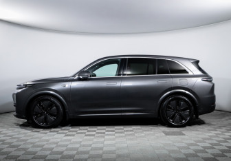 Подержанный автомобиль LiXiang L7 2024 года (8 фото)