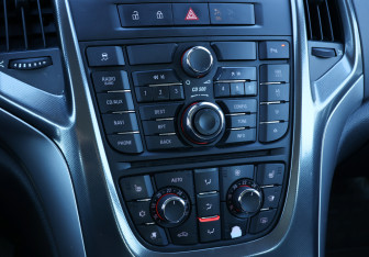 Подержанный автомобиль Opel Astra Hatchback 2010 года (16 фото)