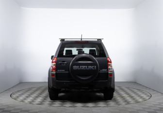 Подержанный автомобиль Suzuki Grand Vitara 2009 года (6 фото)