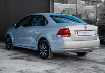 Подержанный автомобиль Volkswagen Polo Sedan 2011 года (7 фото)