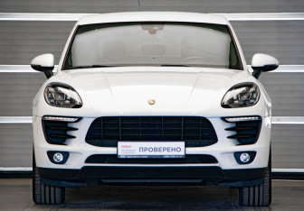 Подержанный автомобиль Porsche Macan 2017 года (2 фото)