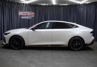 Подержанный автомобиль Changan UNI-V 2023 года (8 фото)