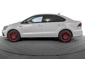 Подержанный автомобиль Volkswagen Polo Sedan 2018 года (8 фото)