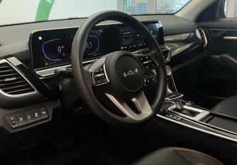 Подержанный автомобиль Kia Seltos 2023 года (14 фото)