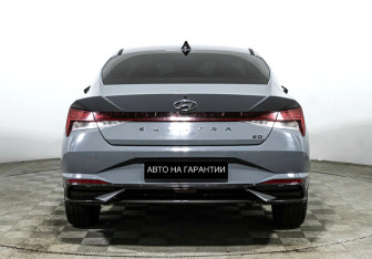 Подержанный автомобиль Hyundai Elantra Sedan 2021 года (4 фото)