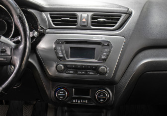 Подержанный автомобиль Kia Rio Sedan 2014 года (15 фото)