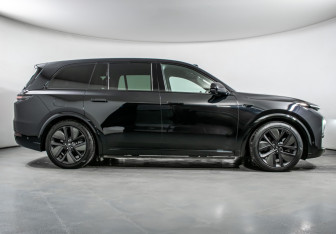 Подержанный автомобиль LiXiang L9 2023 года (4 фото)