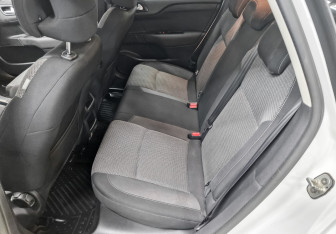 Подержанный автомобиль Citroen C4 Hatchback 2014 года (12 фото)