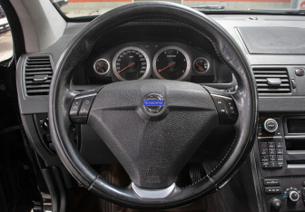 Подержанный автомобиль Volvo XC90 2014 года (16 фото)