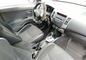 Подержанный автомобиль Citroen C-Crosser 2012 года (9 фото)