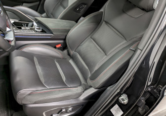 Подержанный автомобиль Geely Tugella 2023 года (14 фото)