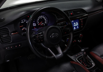 Подержанный автомобиль Kia Rio Sedan 2019 года (9 фото)