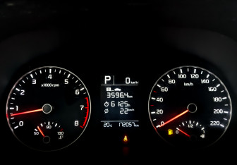 Подержанный автомобиль Kia Rio Hatchback 2021 года (13 фото)