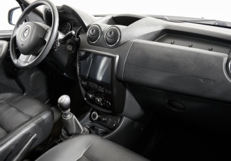 Подержанный автомобиль Renault Duster 2012 года (9 фото)