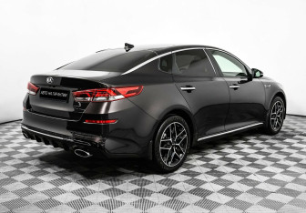 Подержанный автомобиль Kia Optima Sedan 2018 года (5 фото)