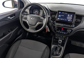 Подержанный автомобиль Hyundai Solaris Sedan 2021 года (28 фото)