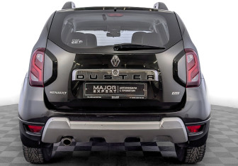 Подержанный автомобиль Renault Duster 2017 года (6 фото)