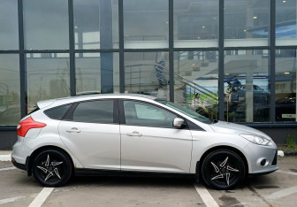 Подержанный автомобиль Ford Focus Hatchback 2012 года (4 фото)