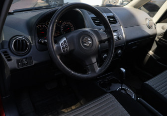 Подержанный автомобиль Suzuki SX4 Hatchback 2010 года (12 фото)