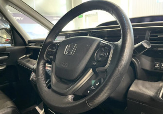 Подержанный автомобиль Honda Stepwgn 2019 года (13 фото)
