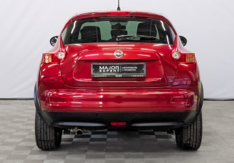 Подержанный автомобиль Nissan Juke 2014 года (6 фото)