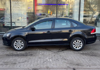 Подержанный автомобиль Volkswagen Polo Sedan 2013 года (5 фото)