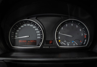 Подержанный автомобиль BMW X3 2007 года (11 фото)