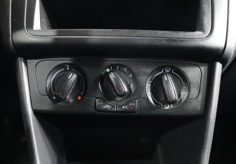 Подержанный автомобиль Volkswagen Polo Sedan 2017 года (16 фото)