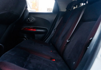 Подержанный автомобиль Nissan Juke 2012 года (10 фото)