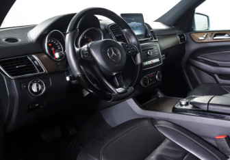 Подержанный автомобиль Mercedes-Benz GLE 2017 года (15 фото)