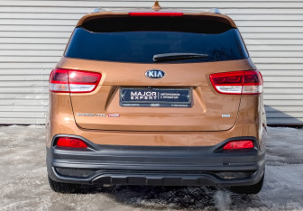 Подержанный автомобиль Kia Sorento 2017 года (6 фото)