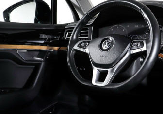 Подержанный автомобиль Volkswagen Touareg 2018 года (12 фото)