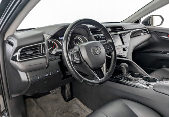 Подержанный автомобиль Toyota Camry Sedan 2019 года (16 фото)