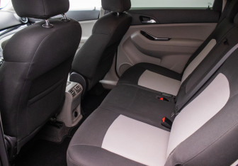 Подержанный автомобиль Chevrolet Orlando 2014 года (11 фото)