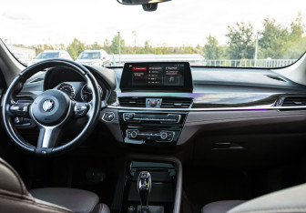 Подержанный автомобиль BMW X1 2021 года (13 фото)