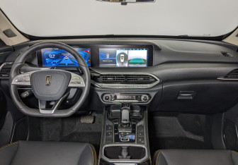 Новый FAW Bestune T77 2024 (10 фото)