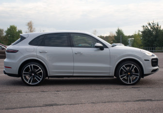 Подержанный автомобиль Porsche Cayenne 2023 года (4 фото)