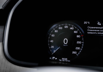 Подержанный автомобиль Volvo S90 2021 года (11 фото)