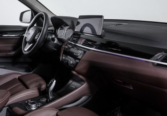 Подержанный автомобиль BMW X1 2021 года (9 фото)