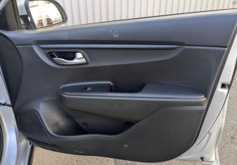 Подержанный автомобиль Kia Rio Hatchback 2021 года (25 фото)