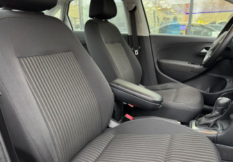 Подержанный автомобиль Volkswagen Polo Sedan 2013 года (10 фото)