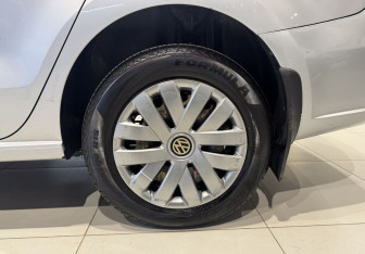 Подержанный автомобиль Volkswagen Polo Sedan 2011 года (16 фото)