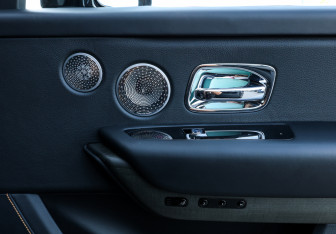 Подержанный автомобиль Rolls-Royce Cullinan 2019 года (32 фото)
