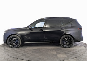 Подержанный автомобиль BMW X7 2024 года (8 фото)